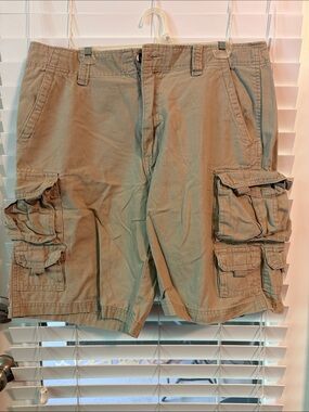 EUC PLUGG Men's Cargo Shorts Size 34
